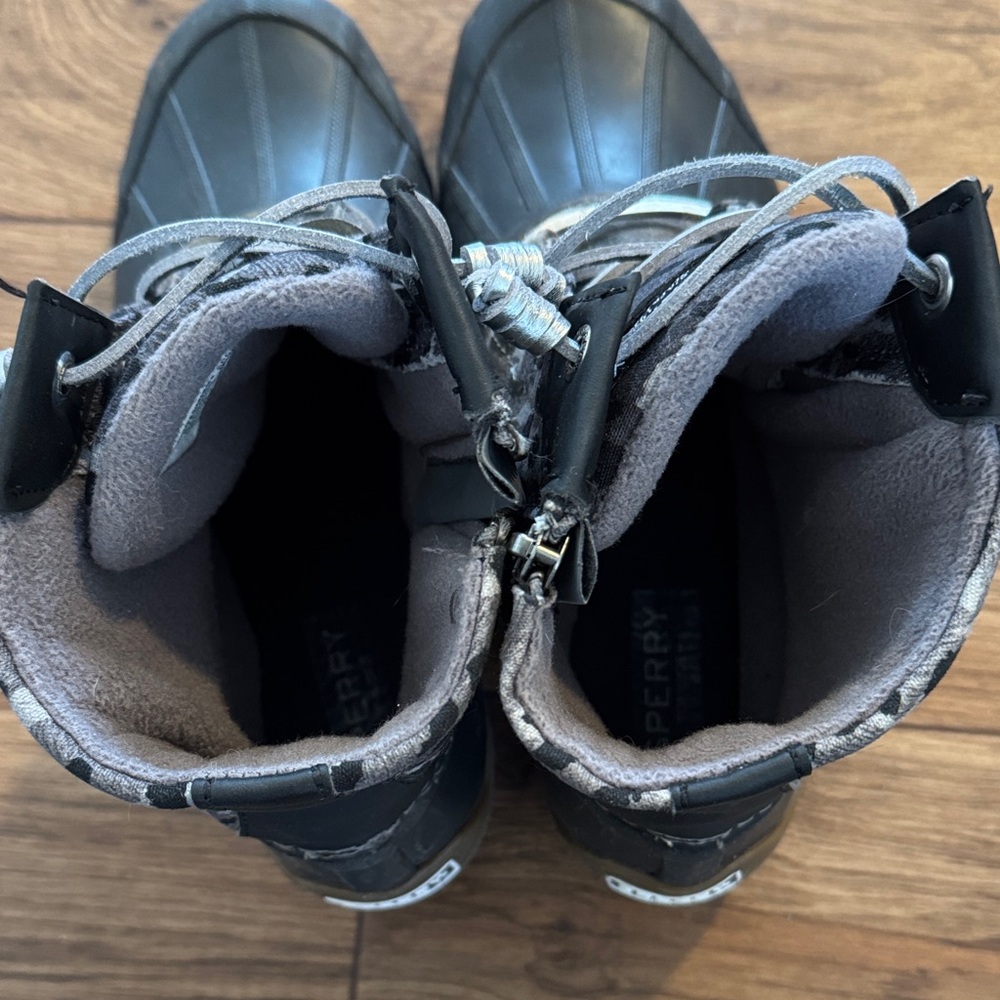 Sperry Black and Gray Patterned Boots - Picture 3 of 6